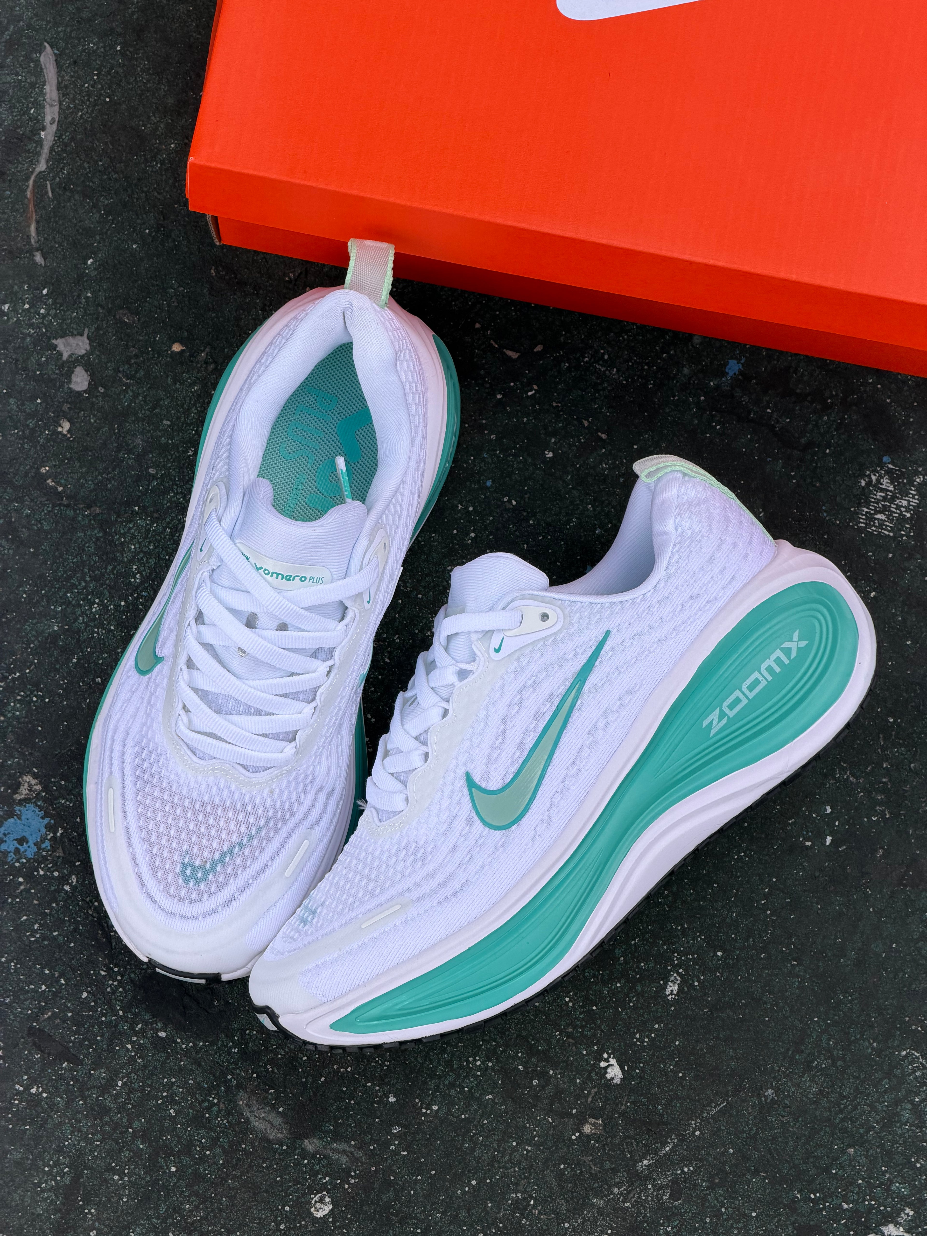 Nike Vomero Plus