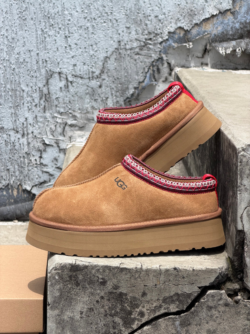 UGG