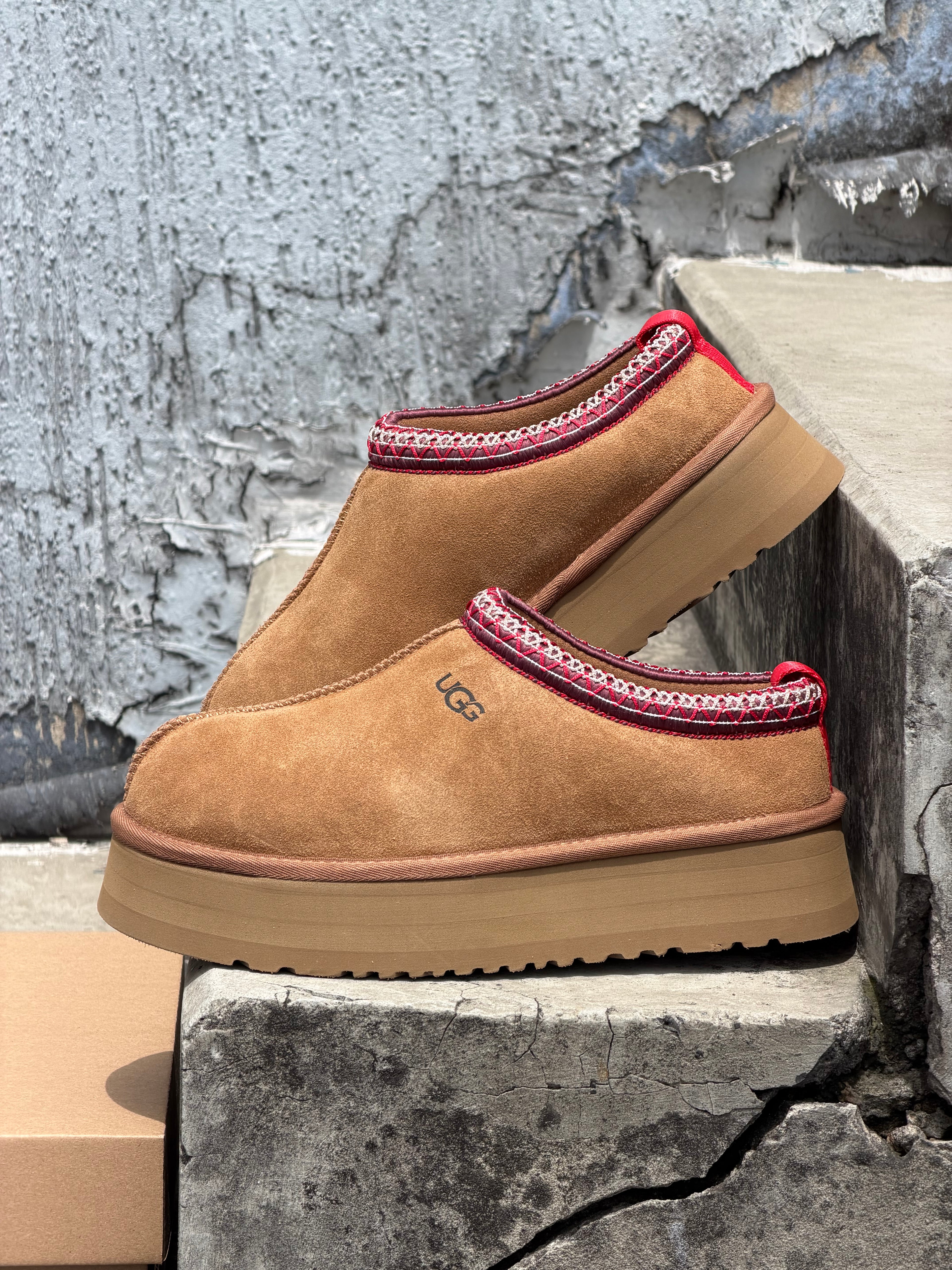 UGG