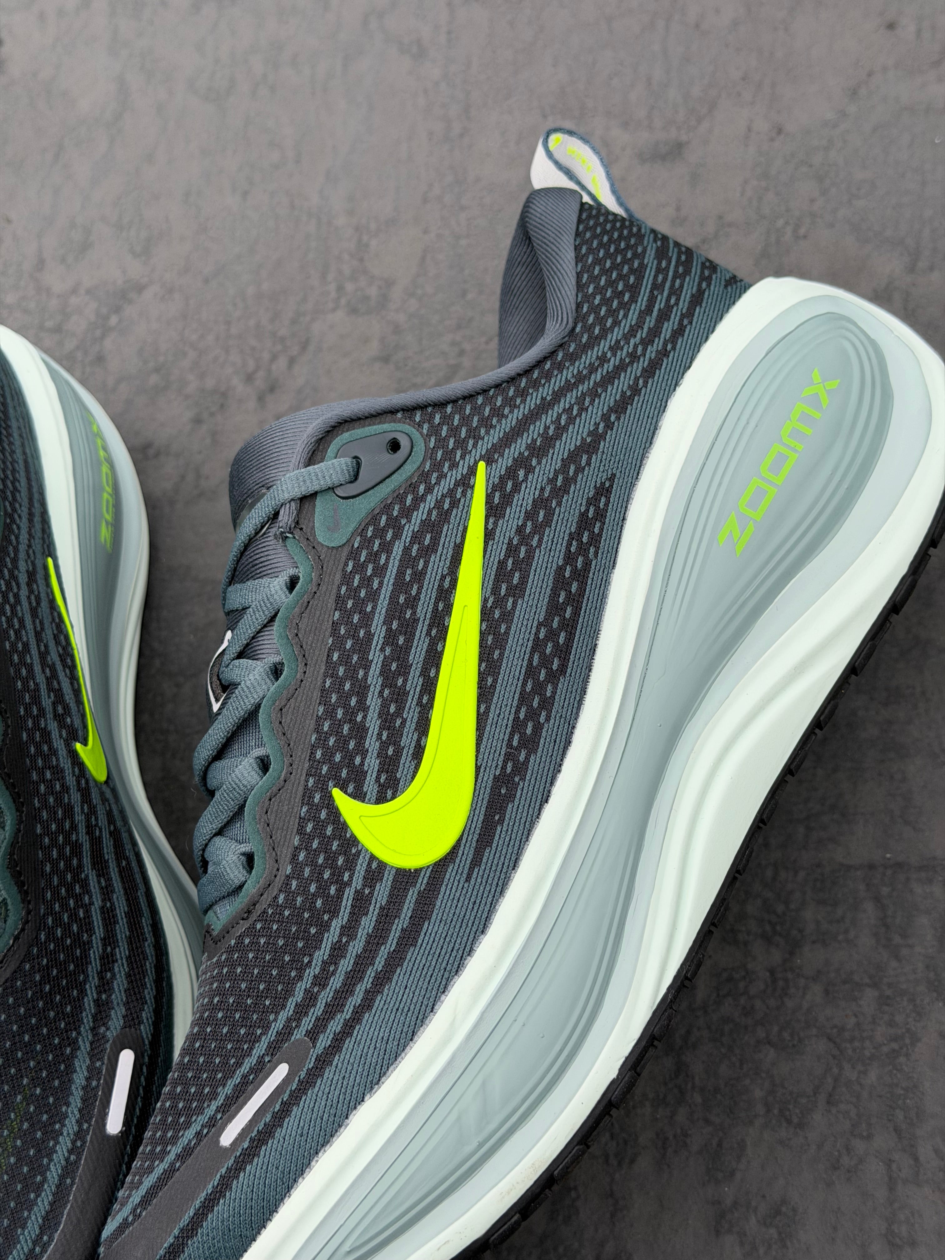 Nike Vomero Plus